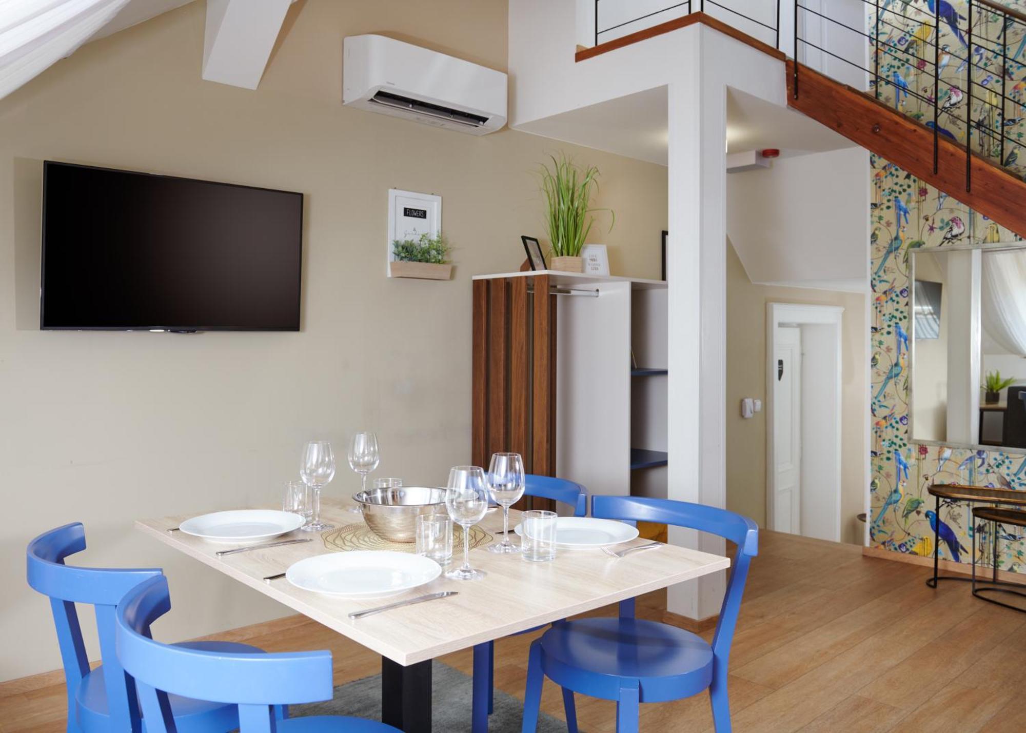 Nest By Adrez * Praag